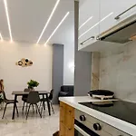 Cityease - Luxurious Modern 2bdr Escape - Ippokrateio Chic Area - Kept Secret Daire Selanik